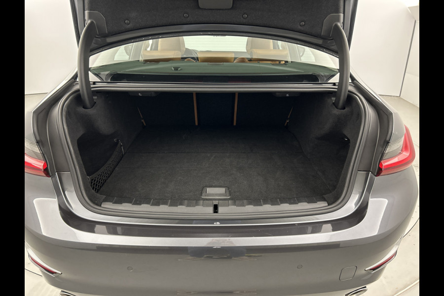BMW 3-serie 330e 292PK High Exe. Schuif-kanteldak/Leder/M-sport-stoelen