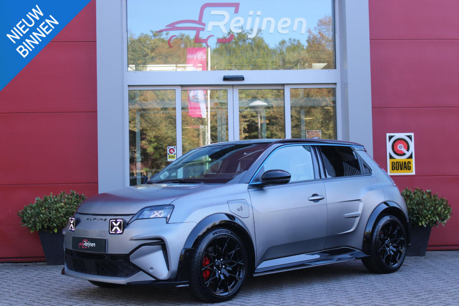 ALPINE A290 GTS 220PK 52 kWh | DEVIALET AUDIO SYSTEM | DRAADLOZE TELEFOONLADER | ELEKTRISCH VERWARMBAAR STUURWIEL | 19" LICHTMETALEN VELGEN "SNOWFLAKE" NOIR BRILLIANT | ALPINE LOGO OP ZIJSCHERMEN | BREMBO REMKLAUWEN "ROUGE RACING" | ALPINE TELEMETRICS PREMIUM | NAPPA LEDEREN BEKLEDING BLUE PROFOND/GRIS EVEE MET ALPINE STIKSELS EN LOGO | MICHELIN PILOT SPORT BANDEN | ALPINE SPORT CHASSIS | GROOTLICHT ASSISTENT | DCC | ADAPTIVE CRUISE CONTROL | PARKEERNSENSOREN VOOR ACHTER EN ZIJKANT | ACHTERUITRIJ CAMERA | HANDSFREE CARD | VERWARMBARE VOORSTOELEN | WARMTEPOMP | NAVIGATIE BY "GOOGLE