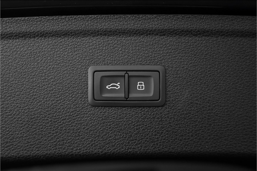 Audi Q5 55 TFSI e Quattro Competition S Pano Leder Luchtv ACC Zwart Optiek Massage Trekhaak