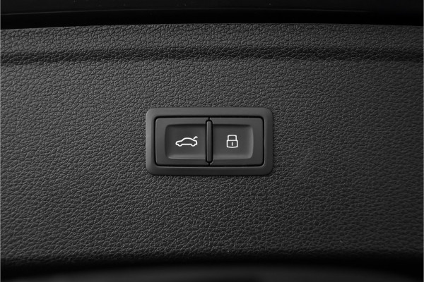 Audi Q5 55 TFSI e Quattro Competition S Pano Leder Luchtv ACC Zwart Optiek Massage Trekhaak