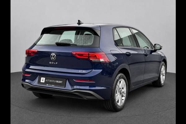 Volkswagen Golf 8 1.0 eTSI | ACC | Sfeerverlichting | Carplay | Navi | Stuurwiel verwarmd | Stoelverwarming