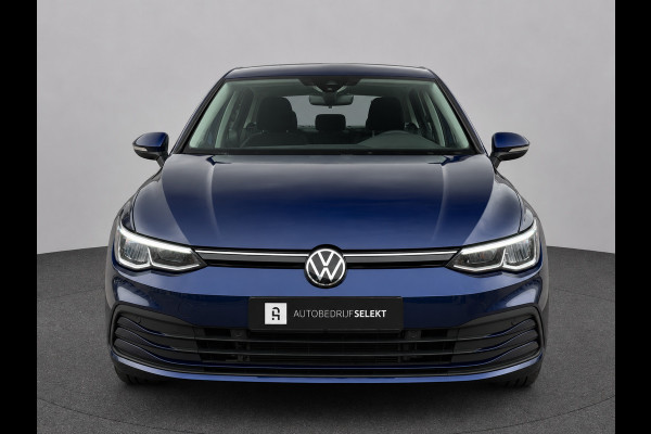 Volkswagen Golf 8 1.0 eTSI | ACC | Sfeerverlichting | Carplay | Navi | Stuurwiel verwarmd | Stoelverwarming