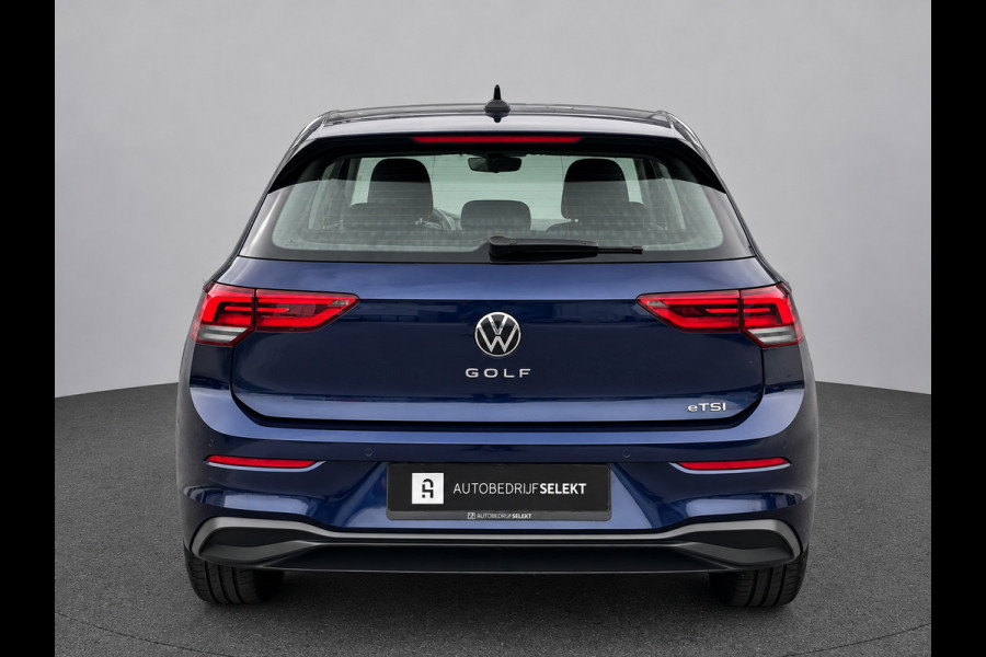 Volkswagen Golf 8 1.0 eTSI | ACC | Sfeerverlichting | Carplay | Navi | Stuurwiel verwarmd | Stoelverwarming