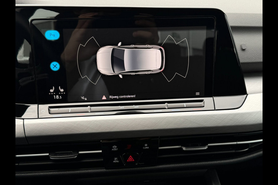 Volkswagen Golf 8 1.0 eTSI | ACC | Sfeerverlichting | Carplay | Navi | Stuurwiel verwarmd | Stoelverwarming