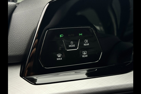 Volkswagen Golf 8 1.0 eTSI | ACC | Sfeerverlichting | Carplay | Navi | Stuurwiel verwarmd | Stoelverwarming