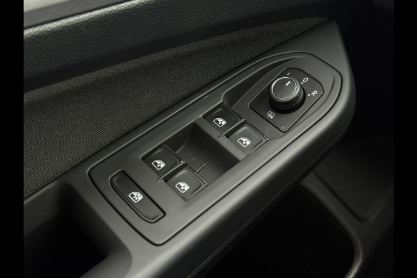 Volkswagen Golf 8 1.0 eTSI | ACC | Sfeerverlichting | Carplay | Navi | Stuurwiel verwarmd | Stoelverwarming
