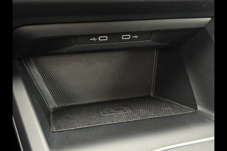Volkswagen Golf 8 1.0 eTSI | ACC | Sfeerverlichting | Carplay | Navi | Stuurwiel verwarmd | Stoelverwarming