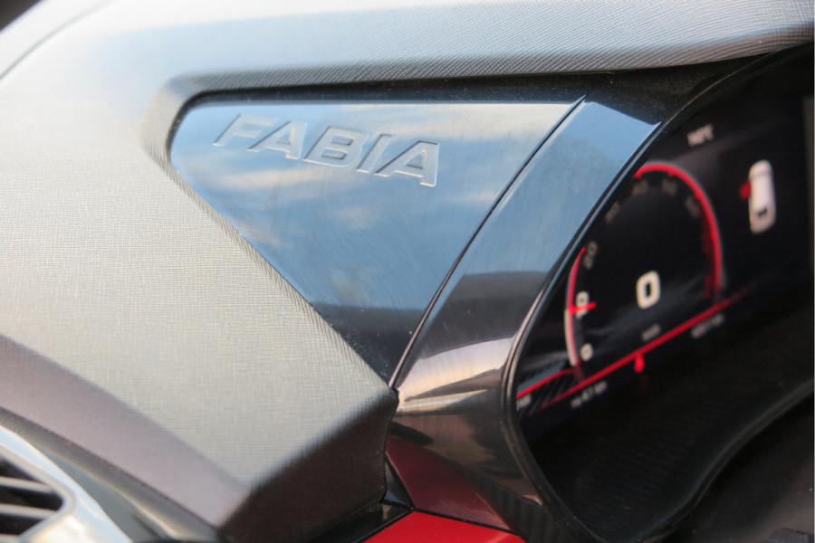 Škoda Fabia 1.0 TSI 70kw 95pk Monte Carlo , Led (Skoda crystal lighting)  , Bi-color, Virtual cockpit, Sportstoelen,Keyless entry/start, Navi via Smartlink, Cruisecontrol, PDC, Camera , LMV. etc.