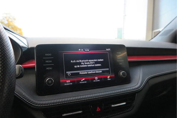 Škoda Fabia 1.0 TSI 70kw 95pk Monte Carlo , Led (Skoda crystal lighting)  , Bi-color, Virtual cockpit, Sportstoelen,Keyless entry/start, Navi via Smartlink, Cruisecontrol, PDC, Camera , LMV. etc.