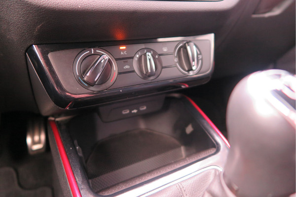 Škoda Fabia 1.0 TSI 70kw 95pk Monte Carlo , Led (Skoda crystal lighting)  , Bi-color, Virtual cockpit, Sportstoelen,Keyless entry/start, Navi via Smartlink, Cruisecontrol, PDC, Camera , LMV. etc.