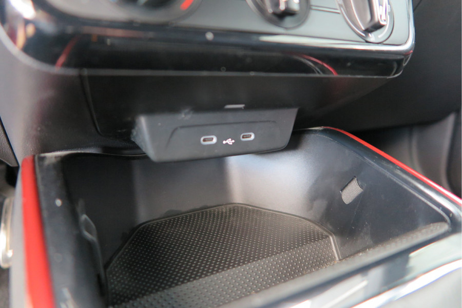 Škoda Fabia 1.0 TSI 70kw 95pk Monte Carlo , Led (Skoda crystal lighting)  , Bi-color, Virtual cockpit, Sportstoelen,Keyless entry/start, Navi via Smartlink, Cruisecontrol, PDC, Camera , LMV. etc.