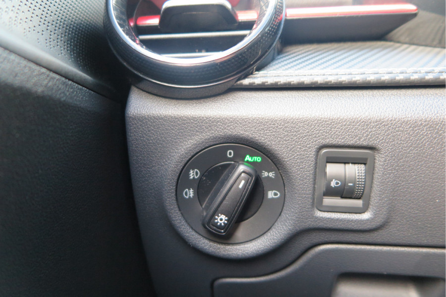 Škoda Fabia 1.0 TSI 70kw 95pk Monte Carlo , Led (Skoda crystal lighting)  , Bi-color, Virtual cockpit, Sportstoelen,Keyless entry/start, Navi via Smartlink, Cruisecontrol, PDC, Camera , LMV. etc.