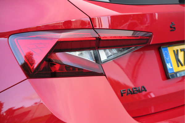 Škoda Fabia 1.0 TSI 70kw 95pk Monte Carlo , Led (Skoda crystal lighting)  , Bi-color, Virtual cockpit, Sportstoelen,Keyless entry/start, Navi via Smartlink, Cruisecontrol, PDC, Camera , LMV. etc.