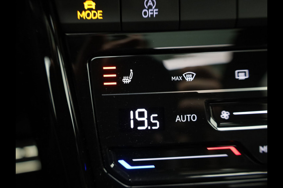 Volkswagen T-Roc 1.5 TSI R-Line Edition | IQ Light | Schuif\Kanteldak | Camera | Apple \ Andorid Auto | Trekhaak | Prijs Rijklaar !!