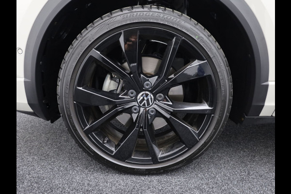 Volkswagen T-Roc 1.5 TSI R-Line Edition | IQ Light | Schuif\Kanteldak | Camera | Apple \ Andorid Auto | Trekhaak | Prijs Rijklaar !!