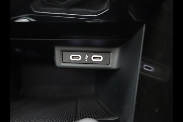 Volkswagen T-Roc 1.5 TSI R-Line Edition | IQ Light | Schuif\Kanteldak | Camera | Apple \ Andorid Auto | Trekhaak | Prijs Rijklaar !!