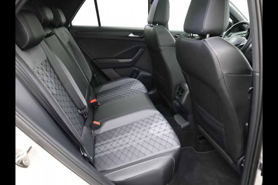Volkswagen T-Roc 1.5 TSI R-Line Edition | IQ Light | Schuif\Kanteldak | Camera | Apple \ Andorid Auto | Trekhaak | Prijs Rijklaar !!