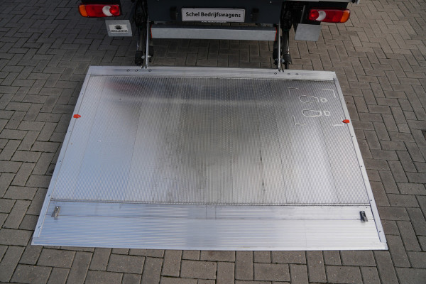 Iveco Daily - 35S18 3.0L 180pk Bakwagen - Geveerde Stoel - Camera - LED - Navi - ACC - Lane Assist - Rijklaar