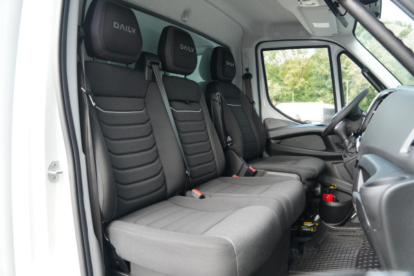 Iveco Daily - 35S18 3.0L 180pk Bakwagen - Geveerde Stoel - Camera - LED - Navi - ACC - Lane Assist - Rijklaar