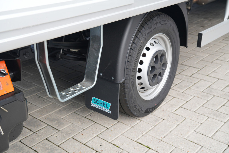 Iveco Daily - 35S18 3.0L 180pk Bakwagen - Geveerde Stoel - Camera - LED - Navi - ACC - Lane Assist - Rijklaar