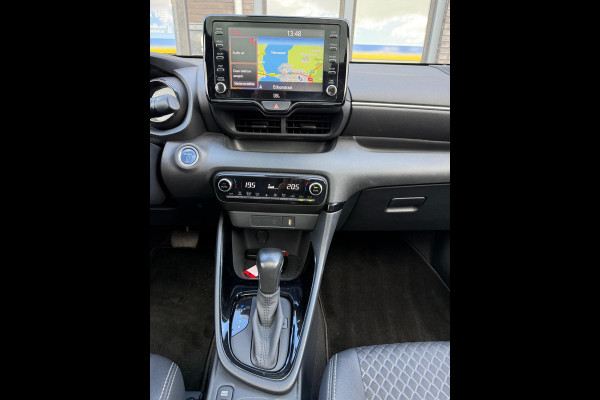 Toyota Yaris 1.5 Hybrid Launch Edition | 3/6/12MND GARANTIE | AUTOMAAT | PANO | LED | CAMERA | CARPLAY | LEDER | NAVI | CRUISE | LANE |
