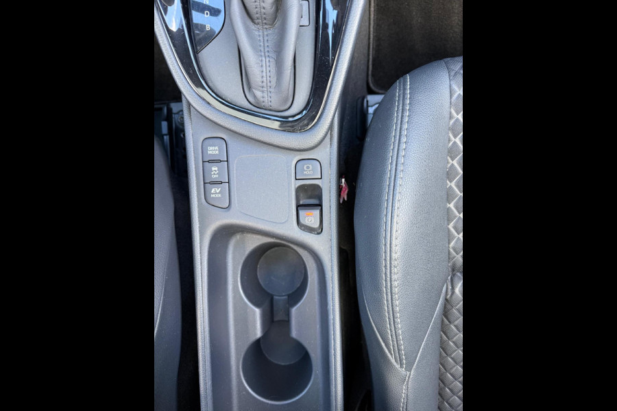 Toyota Yaris 1.5 Hybrid Launch Edition | 3/6/12MND GARANTIE | AUTOMAAT | PANO | LED | CAMERA | CARPLAY | LEDER | NAVI | CRUISE | LANE |