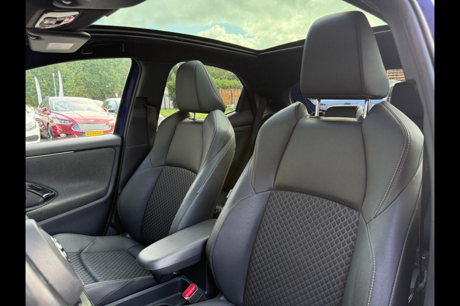 Toyota Yaris 1.5 Hybrid Launch Edition | 3/6/12MND GARANTIE | AUTOMAAT | PANO | LED | CAMERA | CARPLAY | LEDER | NAVI | CRUISE | LANE |