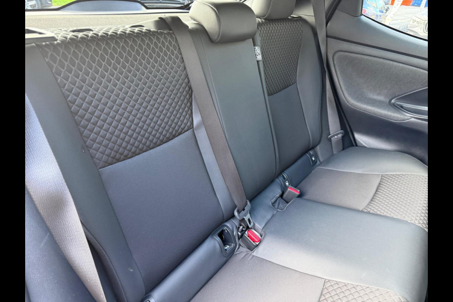 Toyota Yaris 1.5 Hybrid Launch Edition | 3/6/12MND GARANTIE | AUTOMAAT | PANO | LED | CAMERA | CARPLAY | LEDER | NAVI | CRUISE | LANE |