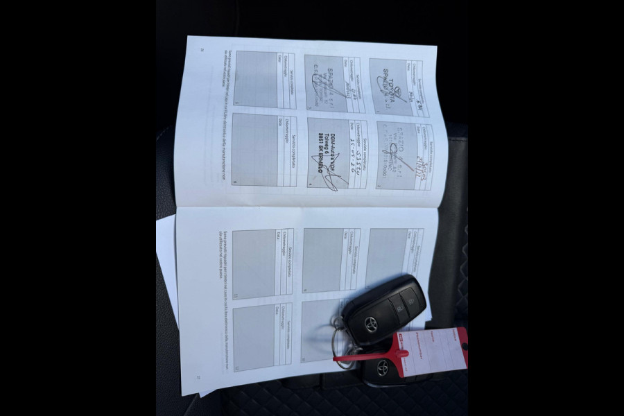 Toyota Yaris 1.5 Hybrid Launch Edition | 3/6/12MND GARANTIE | AUTOMAAT | PANO | LED | CAMERA | CARPLAY | LEDER | NAVI | CRUISE | LANE |
