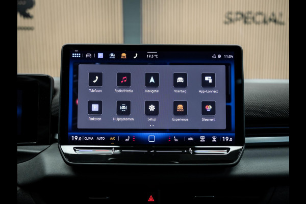 Volkswagen T-Roc T-roc R-line Vol uit gevoerde T-Roc R-line mooie kleurstelling