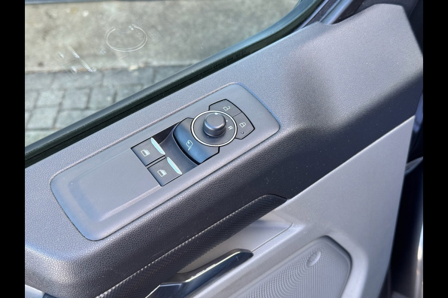 Ford Transit Custom 320 2.0 TDCI 136pk L2H1 Limited | Trekhaak | Navi | LED | Keyfree | Stoelverw. | CarPlay | Camera | 16 inch