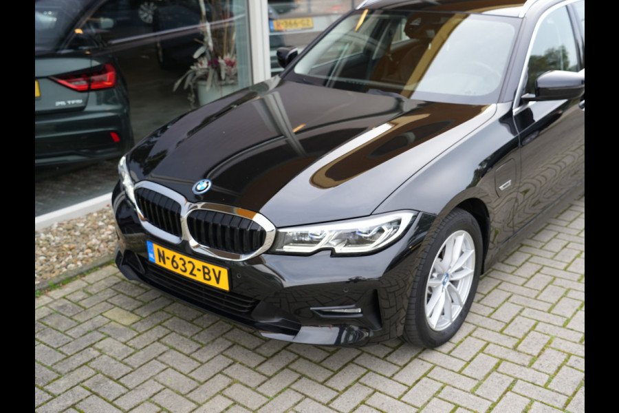 BMW 3 Serie Touring 320e xDrive Business Edition Plus | verwarmde voorstoelen | LED | Apple Carplay/Android Auto
