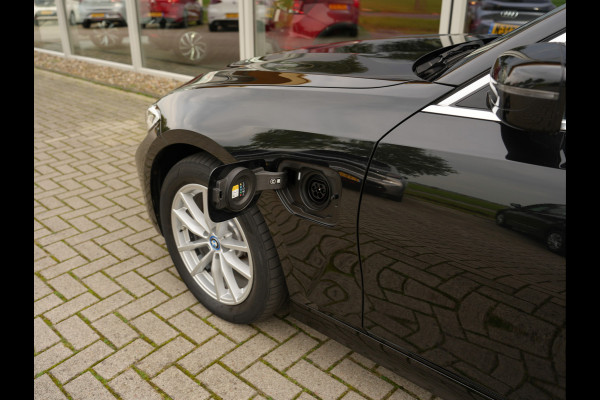 BMW 3 Serie Touring 320e xDrive Business Edition Plus | verwarmde voorstoelen | LED | Apple Carplay/Android Auto