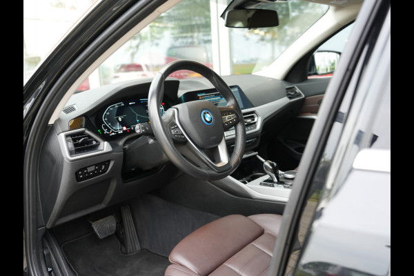 BMW 3 Serie Touring 320e xDrive Business Edition Plus | verwarmde voorstoelen | LED | Apple Carplay/Android Auto