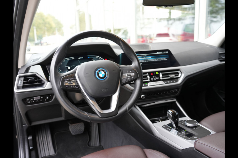 BMW 3 Serie Touring 320e xDrive Business Edition Plus | verwarmde voorstoelen | LED | Apple Carplay/Android Auto