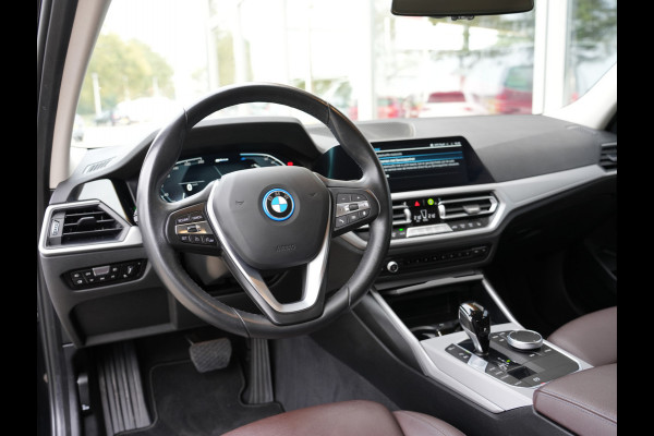 BMW 3 Serie Touring 320e xDrive Business Edition Plus | verwarmde voorstoelen | LED | Apple Carplay/Android Auto