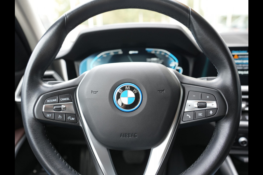 BMW 3 Serie Touring 320e xDrive Business Edition Plus | verwarmde voorstoelen | LED | Apple Carplay/Android Auto