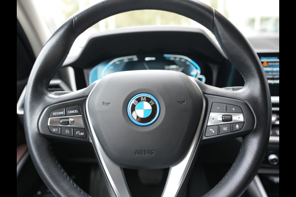 BMW 3 Serie Touring 320e xDrive Business Edition Plus | verwarmde voorstoelen | LED | Apple Carplay/Android Auto