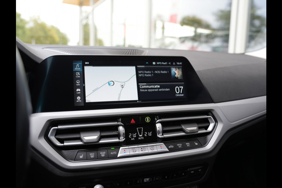 BMW 3 Serie Touring 320e xDrive Business Edition Plus | verwarmde voorstoelen | LED | Apple Carplay/Android Auto