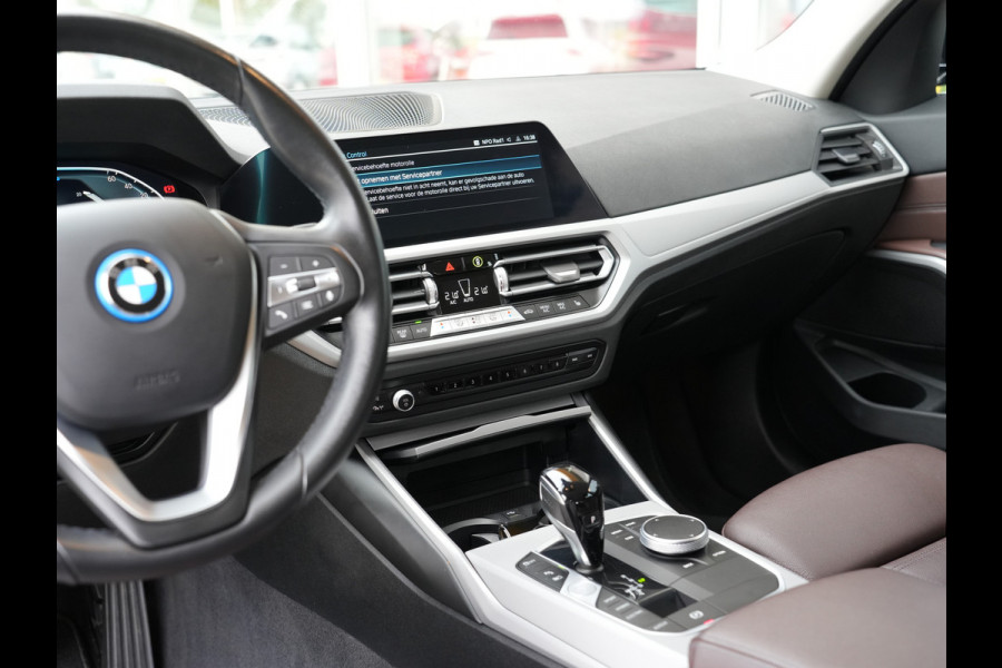 BMW 3 Serie Touring 320e xDrive Business Edition Plus | verwarmde voorstoelen | LED | Apple Carplay/Android Auto