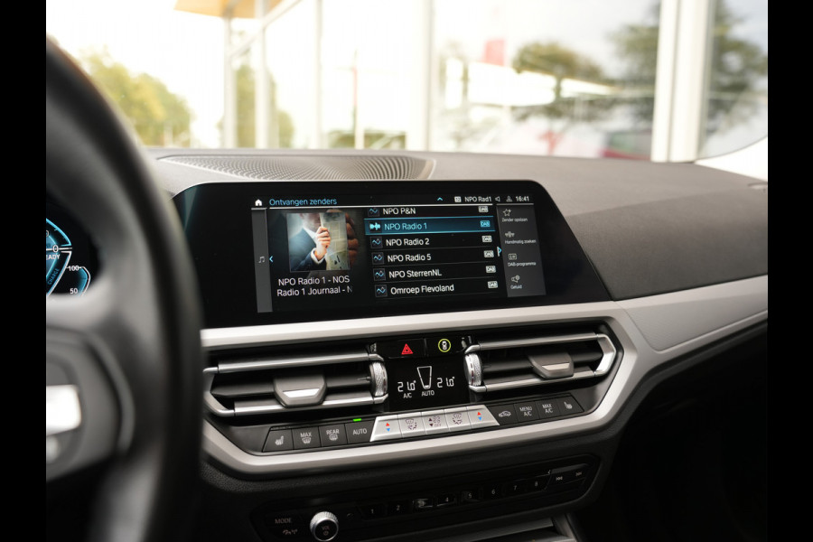 BMW 3 Serie Touring 320e xDrive Business Edition Plus | verwarmde voorstoelen | LED | Apple Carplay/Android Auto