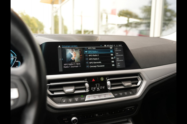 BMW 3 Serie Touring 320e xDrive Business Edition Plus | verwarmde voorstoelen | LED | Apple Carplay/Android Auto