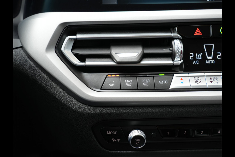 BMW 3 Serie Touring 320e xDrive Business Edition Plus | verwarmde voorstoelen | LED | Apple Carplay/Android Auto