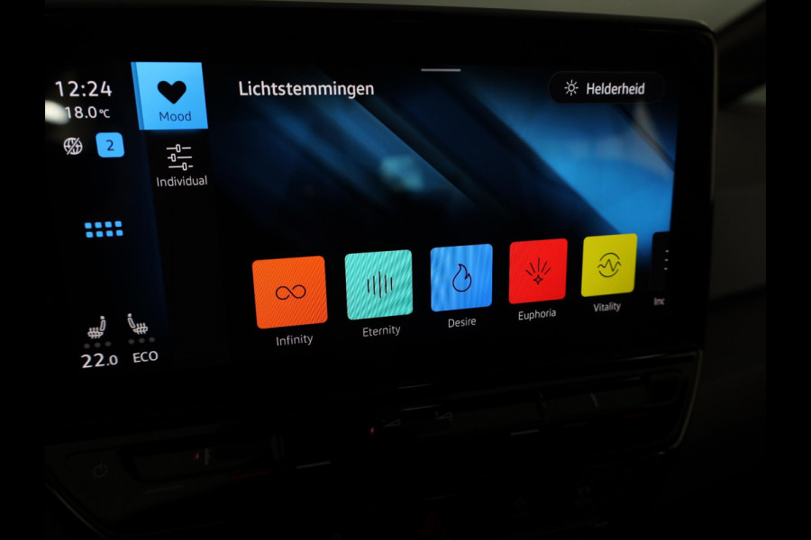 Volkswagen ID.3 Pure 45 kWh 150pk | Navi| int.voorverwarming| Verwarmde voorstoelen