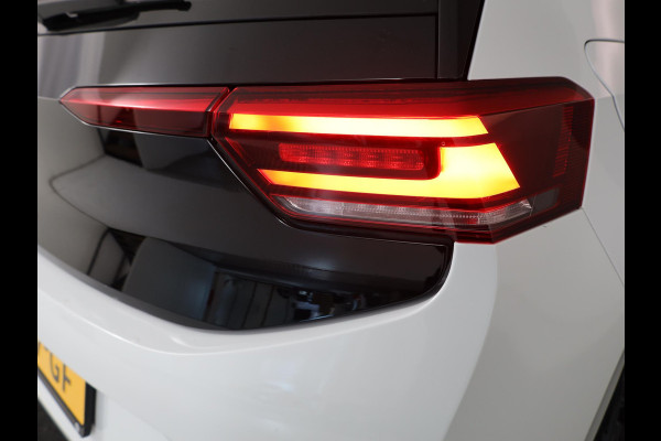 Volkswagen ID.3 Pure 45 kWh 150pk | Navi| int.voorverwarming| Verwarmde voorstoelen