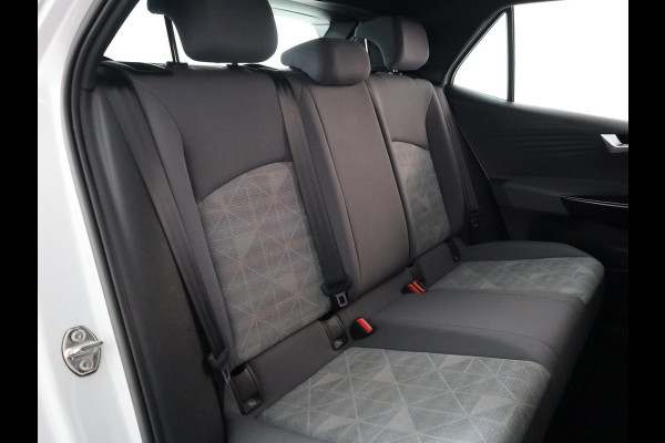 Volkswagen ID.3 Pure 45 kWh 150pk | Navi| int.voorverwarming| Verwarmde voorstoelen