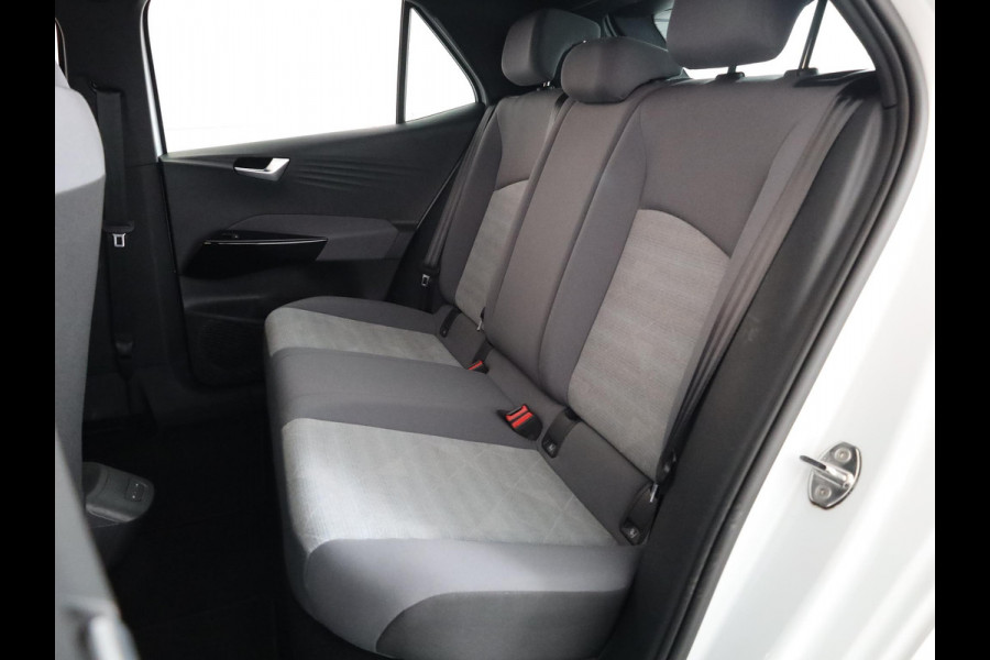 Volkswagen ID.3 Pure 45 kWh 150pk | Navi| int.voorverwarming| Verwarmde voorstoelen