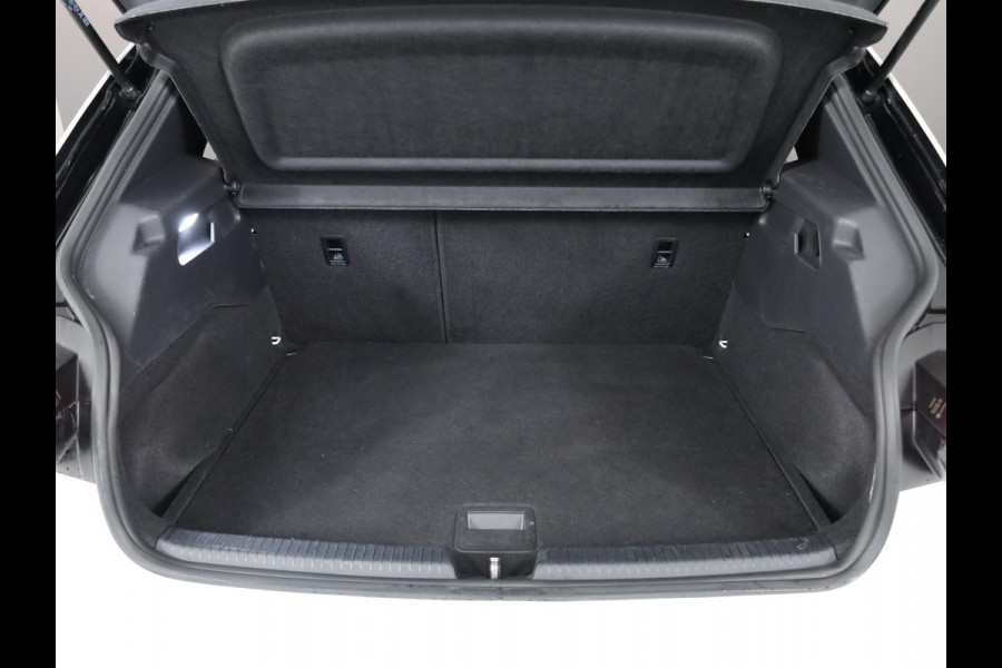 Volkswagen ID.3 Pure 45 kWh 150pk | Navi| int.voorverwarming| Verwarmde voorstoelen