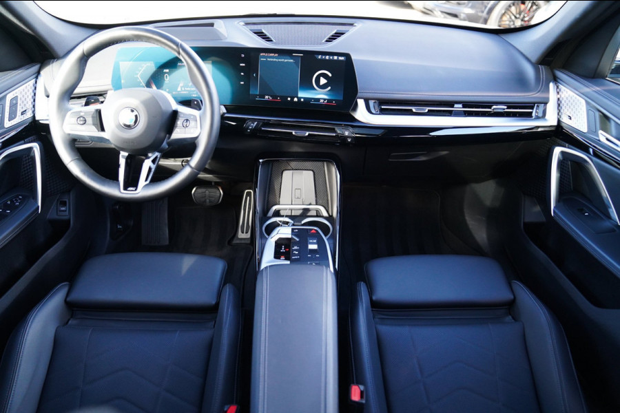 BMW X1 SDrive18i | Massage | Trekhaak | 360 camera | Harman/Kardon | Panorama | HuD | Stoelverwarming | Adaptieve Cruise Control