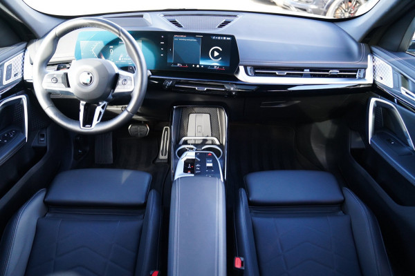 BMW X1 SDrive18i | Massage | Trekhaak | 360 camera | Harman/Kardon | Panorama | HuD | Stoelverwarming | Adaptieve Cruise Control